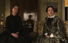 Emily Dickinson with sister-in-law Susan (Jodhi May): "What's even more important than the outer costume is the underwear ..."